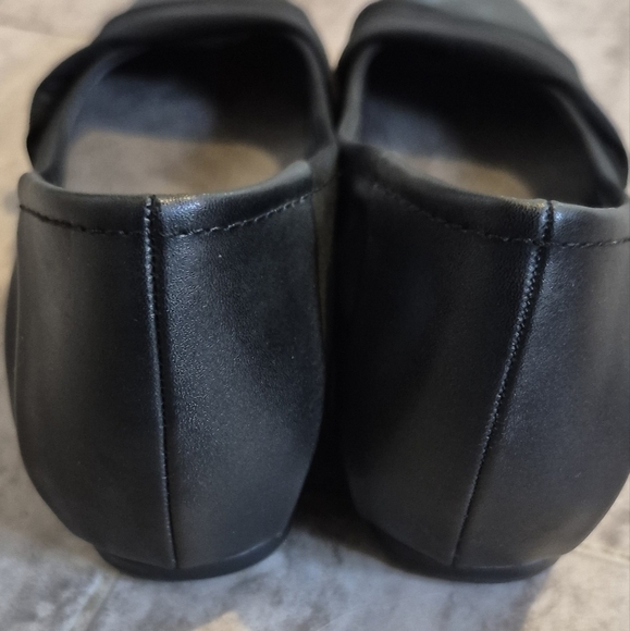 BareTraps Women's Black Loafers - Picture 4 of 5